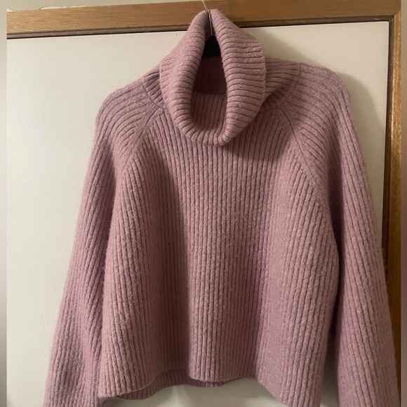 Old Navy (XLg) Soft Pink Feminine Cozy Cropped Turtleneck Knit Top - Picture 9 of 9